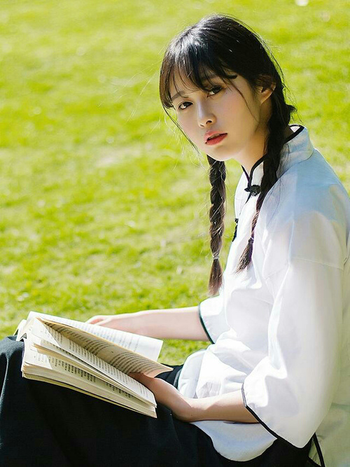 习近平在人民大会堂接见第33届奥运会中国体育代表团全体成员并发表重要讲话。