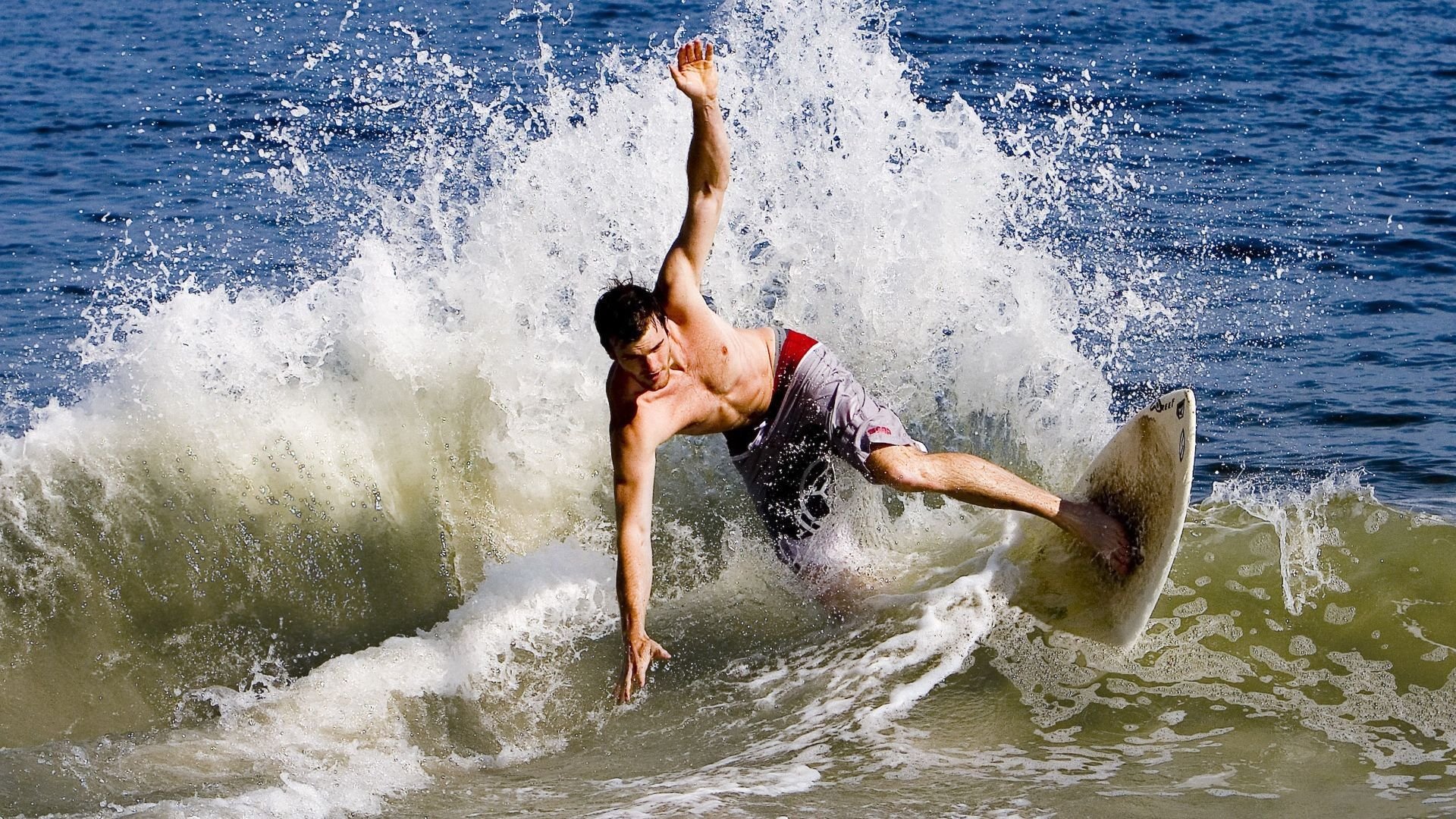 开云官方-赛艇竞逐：水上力量的较量，赛艇赛况